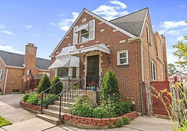 Photo 1 of Single family home for sale at 6952 W Summerdale Ave, Chicago, IL 60656 | MLS# 12718299 | Listing updated on 2026-08-31