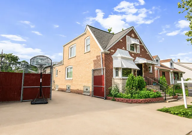Photo 2 of Single family home for sale at 6952 W Summerdale Ave, Chicago, IL 60656 | MLS# 12718299 | Listing updated on 2026-08-31