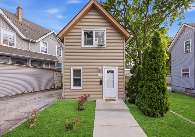 1st image of 327 Ann St, Elgin, IL 60120 | MLS# 12718306