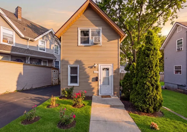 2nd image of 327 Ann St, Elgin, IL 60120 | MLS# 12718306