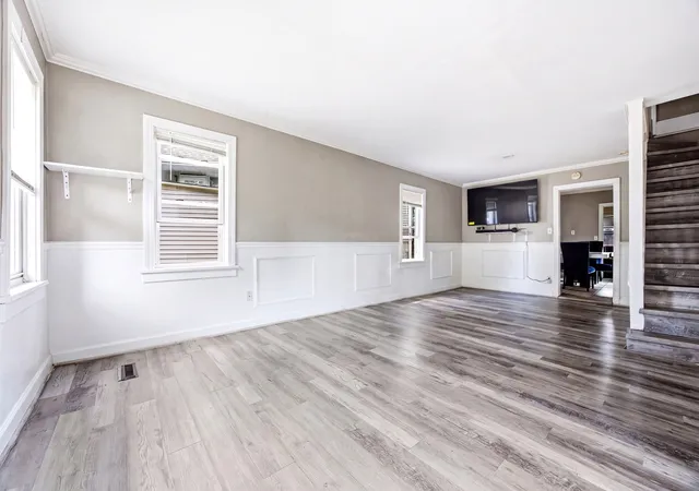 4th image of 327 Ann St, Elgin, IL 60120 | MLS# 12718306