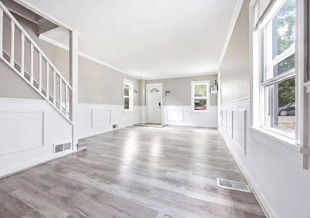 5th image of 327 Ann St, Elgin, IL 60120 | MLS# 12718306