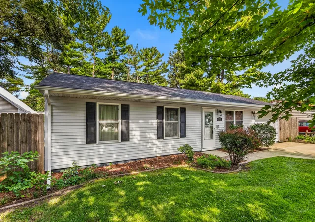 Photo 2 of Single family home for sale at 1301 Westfield Dr, Champaign, IL 61821 | MLS# 12718312 | Listing updated on 2026-09-21