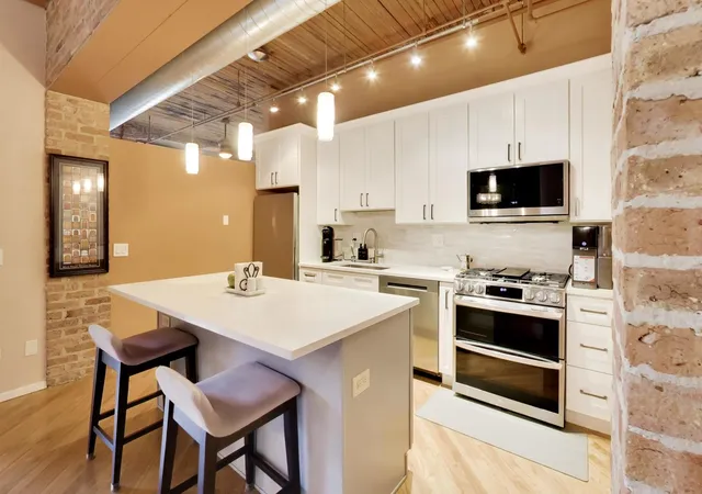Photo 3 of Sale Pending at 550 N Kingsbury St #520, Chicago, IL 60654 | MLS# 12718377 | Listing updated on 2026-09-03
