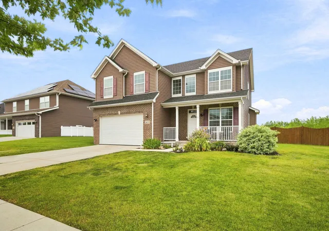 Single family home for sale at 1425 S Saddlebrook Ln, Minooka, IL 60447 | MLS# 12718506
