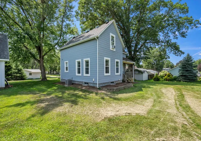 3rd image of 513 12Th St, Silvis, IL 61282 | MLS# 12718578