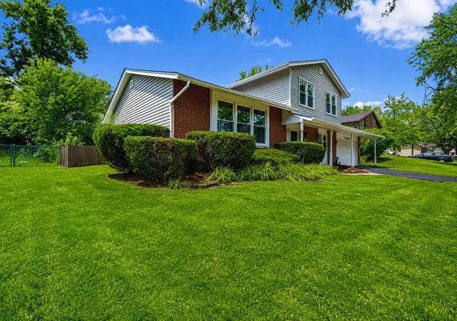 2nd image of 716 Dorchester Dr, Bolingbrook, IL 60440 | MLS# 12718583