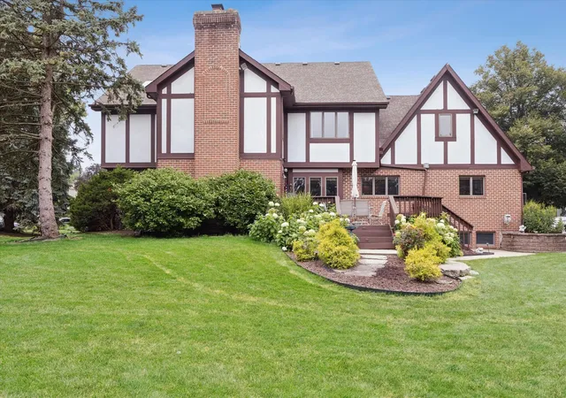 Photo 2 of Single family home for sale at 6001 Sedgley Ct, Burr Ridge, IL 60527 | MLS# 12718622 | Listing updated on 2026-09-07