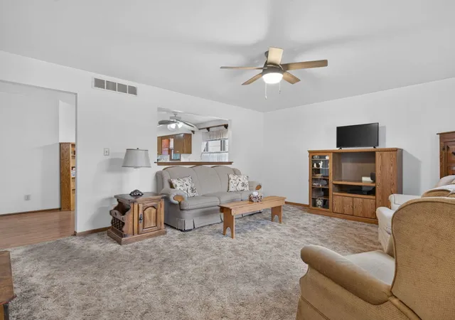 Listing Photo 4 - Condo for sale in building located at 577 Elizabeth Dr, Coal City, IL 60416
