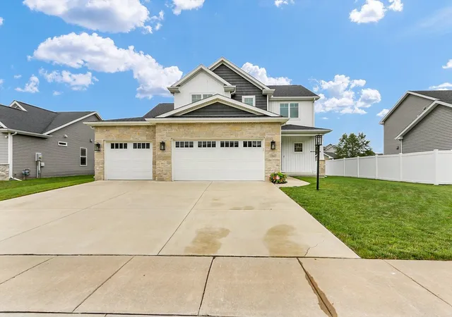 Photo 1 of Single family home for sale at 2009 Max Run Dr, Champaign, IL 61822 | MLS# 12718862 | Listing updated on 2026-08-27