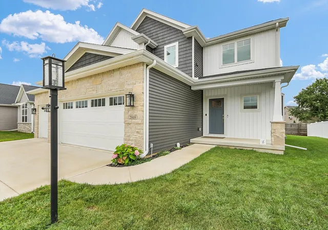 Photo 4 of Single family home for sale at 2009 Max Run Dr, Champaign, IL 61822 | MLS# 12718862 | Listing updated on 2026-08-27
