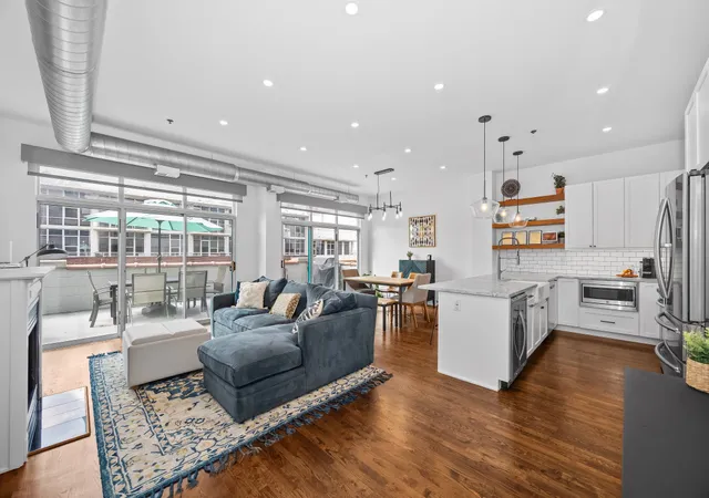 Photo 2 of Condo for sale at 910 W Madison St #901E, Chicago, IL 60607 | MLS# 12718874 | Listing updated on 2026-08-18