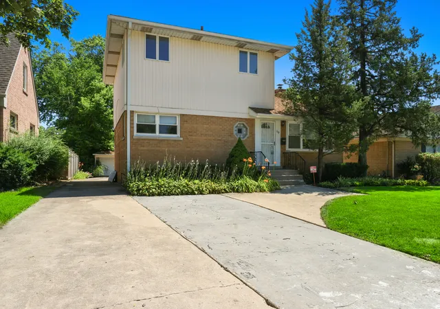 2nd image of 119 Elm St, Glenview, IL 60025 | MLS# 12718907