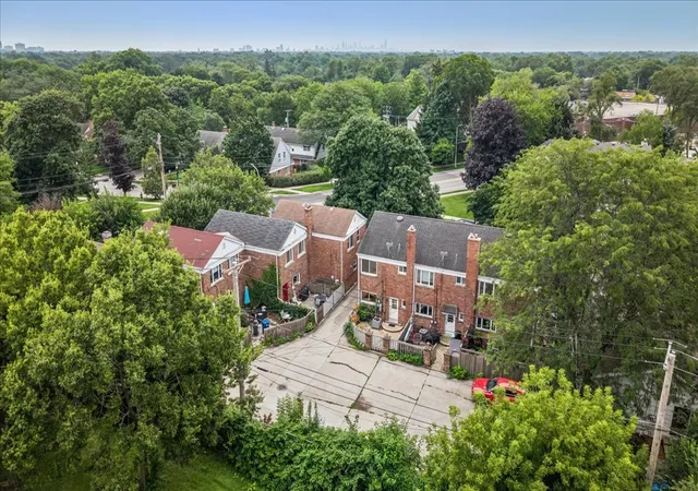 Photo 3 of Townhouse for sale at 3405 Park Pl, Evanston, IL 60201 | MLS# 12718908 | Listing updated on 2026-09-01
