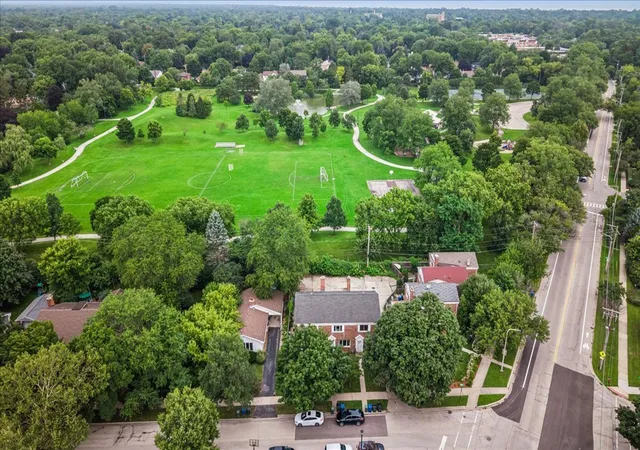 Photo 4 of Townhouse for sale at 3405 Park Pl, Evanston, IL 60201 | MLS# 12718908 | Listing updated on 2026-09-01