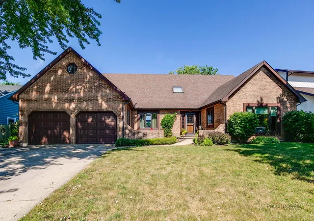 Photo 1 of Single family home for sale at 317 Mainsail Dr, Third Lake, IL 60030 | MLS# 12718950 | Listing updated on 2026-09-01
