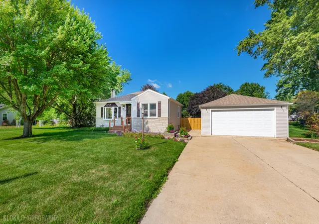 image of 380 Charlotte Ave, Crystal Lake, IL 60014 | MLS# 12719006