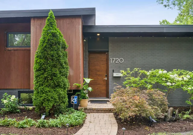 1st image of 1720 Washington St, Evanston, IL 60202 | MLS# 12719122
