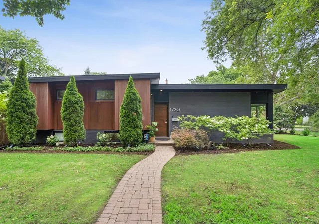 2nd image of 1720 Washington St, Evanston, IL 60202 | MLS# 12719122