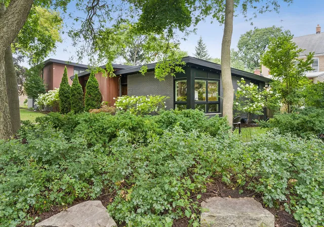 3rd image of 1720 Washington St, Evanston, IL 60202 | MLS# 12719122