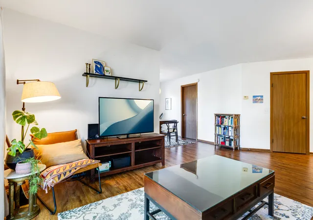 5th image of 1344 Mcdowell Rd, Naperville, IL 60563
