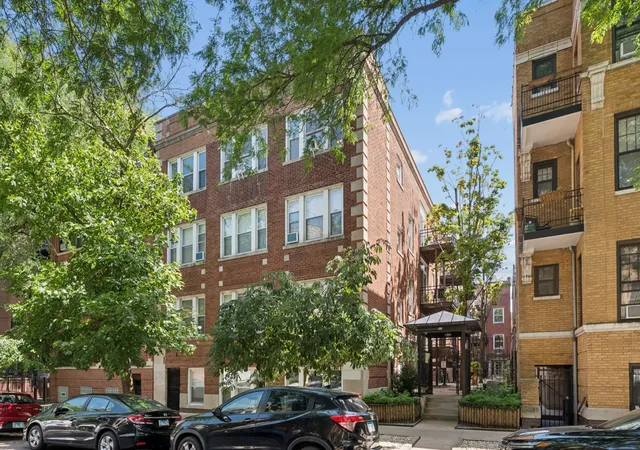 Photo 1 of Sale Pending at 715 W Barry Ave #5B, Chicago, IL 60657 | MLS# 12719226 | Listing updated on 2026-10-07