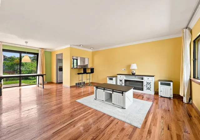 2nd image of 935 Anderson Ter, Des Plaines, IL 60016 | MLS# 12719392