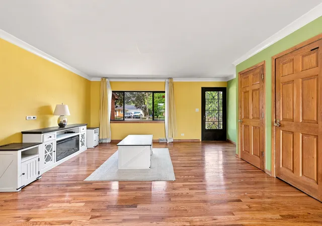 3rd image of 935 Anderson Ter, Des Plaines, IL 60016 | MLS# 12719392