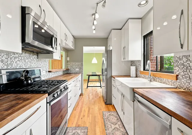 5th image of 935 Anderson Ter, Des Plaines, IL 60016 | MLS# 12719392