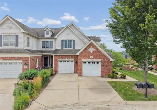 Townhouse for sale at 17 Harborside Way, Hawthorn Woods, IL 60047 | MLS# 12719404