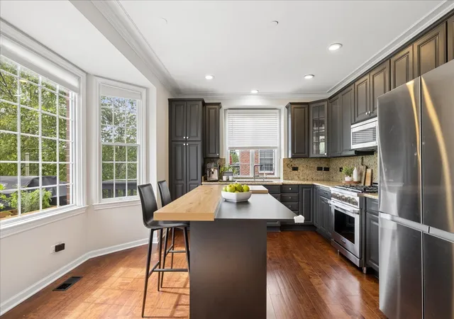 Photo 4 of Townhouse for sale at 17 Harborside Way, Hawthorn Woods, IL 60047 | MLS# 12719404 | Listing updated on 2026-08-27