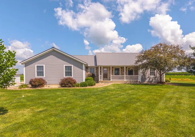 Photo 2 of Single family home for sale at 9850 N 300 East Rd, Gridley, IL 61744 | MLS# 12719513 | Listing updated on 2026-09-01