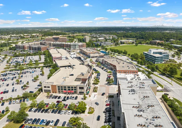 Listing Photo 2 - Condo for sale in building located at 801 Vlg Ctr Dr, Burr Ridge, IL 60527 - Unit #302