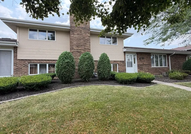 2nd image of 7313 W 154th St #44, Orland Park, IL 60462 | MLS# 12719586