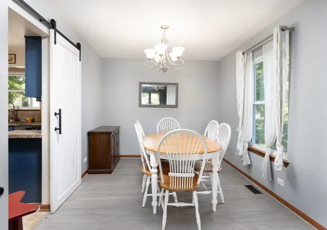 5th image of 8 Raintree Ct, Cary, IL 60013 | MLS# 12719649