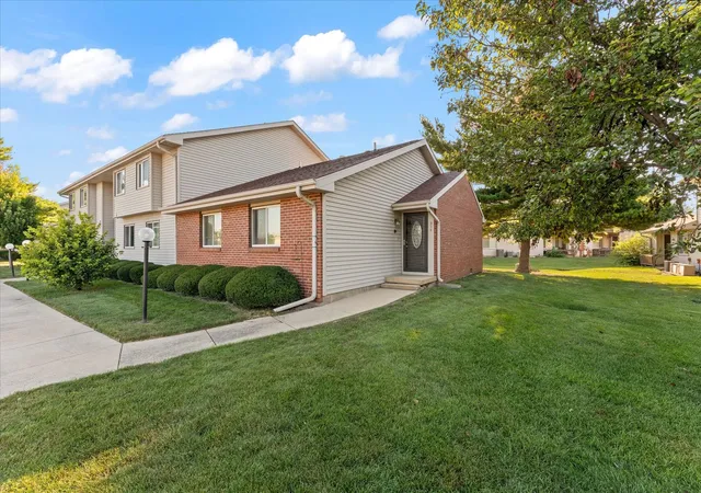 1st image of 914 Kara Dr #914, Champaign, IL 61822 | MLS# 12719691