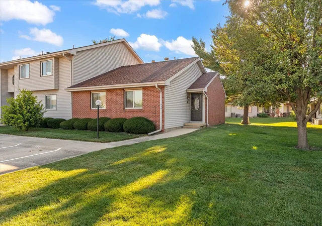 2nd image of 914 Kara Dr #914, Champaign, IL 61822 | MLS# 12719691