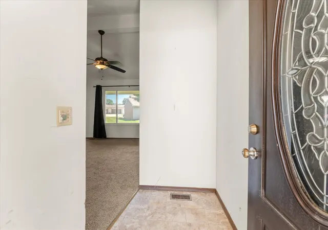 4th image of 914 Kara Dr, Champaign, IL 61822