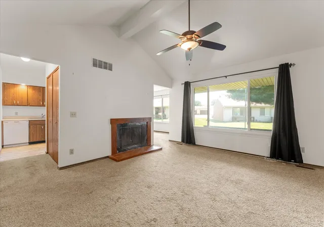 5th image of 914 Kara Dr, Champaign, IL 61822
