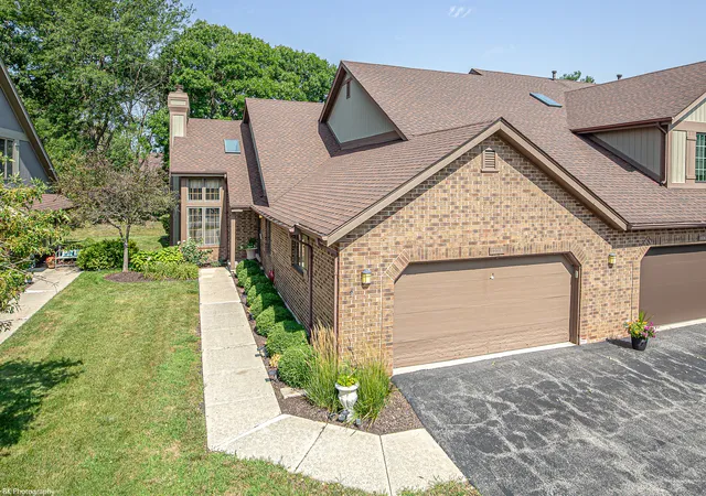 Photo 1 of Townhouse for sale at 13318 Oak Hills Pkwy #5, Palos Heights, IL 60463 | MLS# 12719695 | Listing updated on 2026-09-01