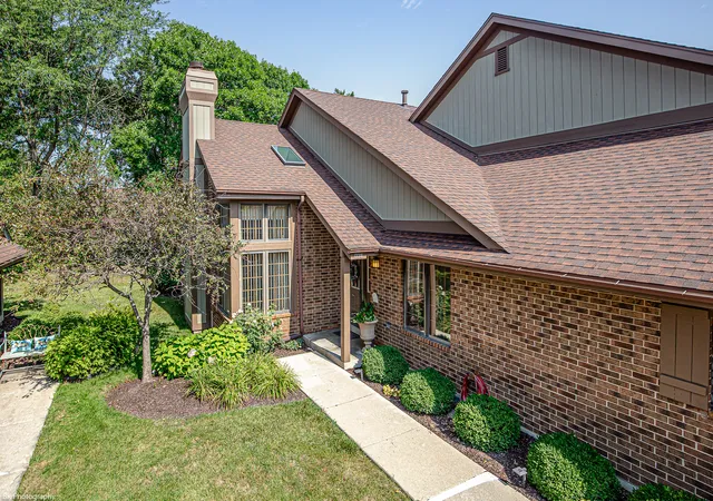 Photo 2 of Townhouse for sale at 13318 Oak Hills Pkwy #5, Palos Heights, IL 60463 | MLS# 12719695 | Listing updated on 2026-09-01