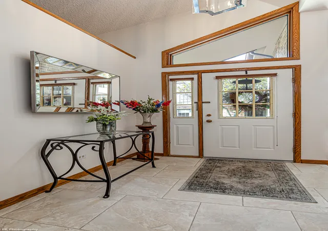 Photo 2 of Townhouse for sale at 13318 Oak Hills Pkwy #5, Palos Heights, IL 60463 | MLS# 12719695 | Listing updated on 2026-09-01