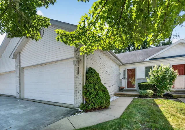 Photo 1 of Townhouse for sale at 175 Harbor Landing, Braidwood, IL 60408 | MLS# 12719784 | Listing updated on 2026-08-31