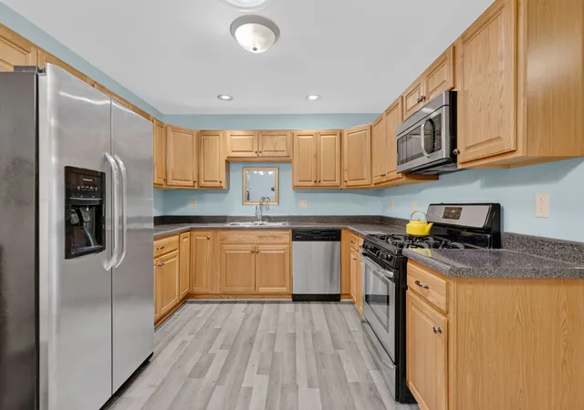 Photo 3 of Townhouse for sale at 175 Harbor Landing, Braidwood, IL 60408 | MLS# 12719784 | Listing updated on 2026-08-31