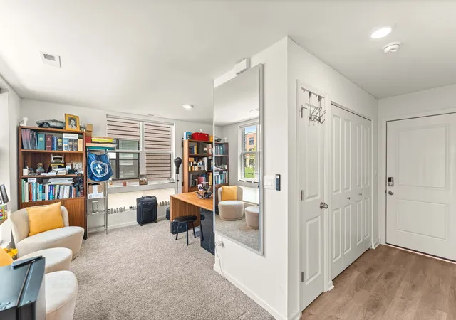 Photo 4 of Townhouse for sale at 323 Summit Cir, Lombard, IL 60148 | MLS# 12719828 | Listing updated on 2026-08-27