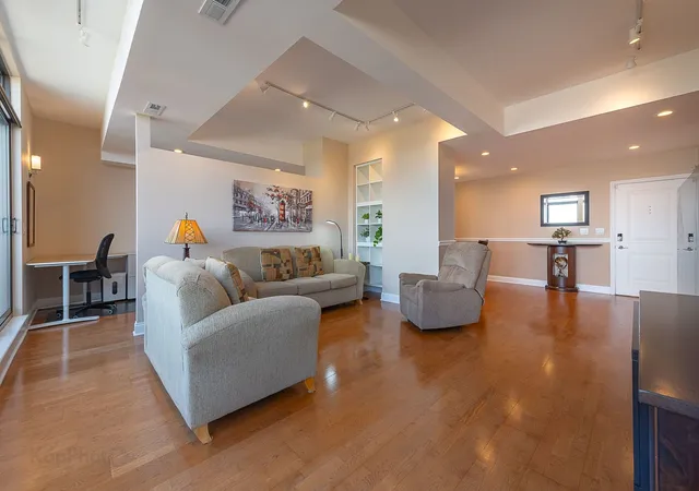 3rd image of 2272 S Archer Ave #8E, Chicago, IL 60616 | MLS# 12719829