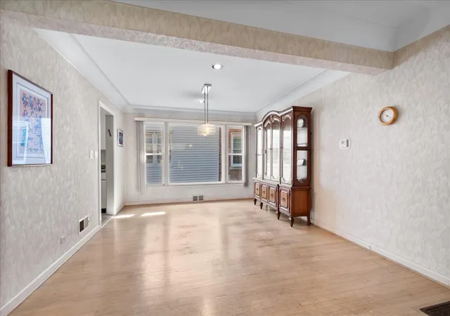 3rd image of 6939 N Francisco Ave, Chicago, IL 60645 | MLS# 12719842