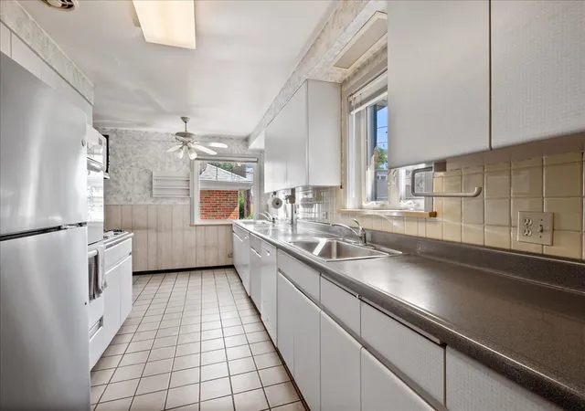 4th image of 6939 N Francisco Ave, Chicago, IL 60645 | MLS# 12719842