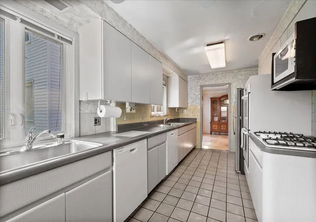 5th image of 6939 N Francisco Ave, Chicago, IL 60645 | MLS# 12719842