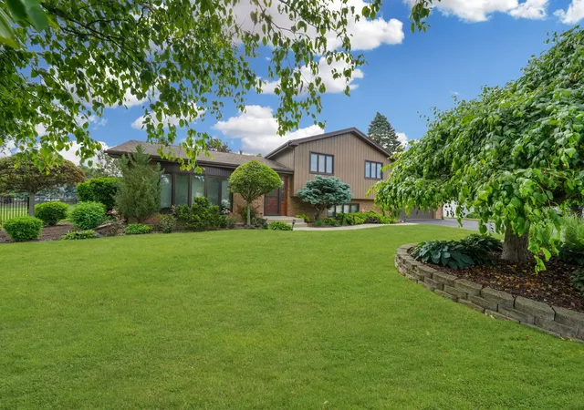 Photo 1 of Single family home for sale at 5n625 Santa Fe Trl, Bloomingdale, IL 60108 | MLS# 12719860 | Listing updated on 2026-08-26